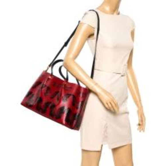 100% Authentic VALENTINO  Red/Black Leather VLOGO Butterfly Tote - Picture 3 of 5